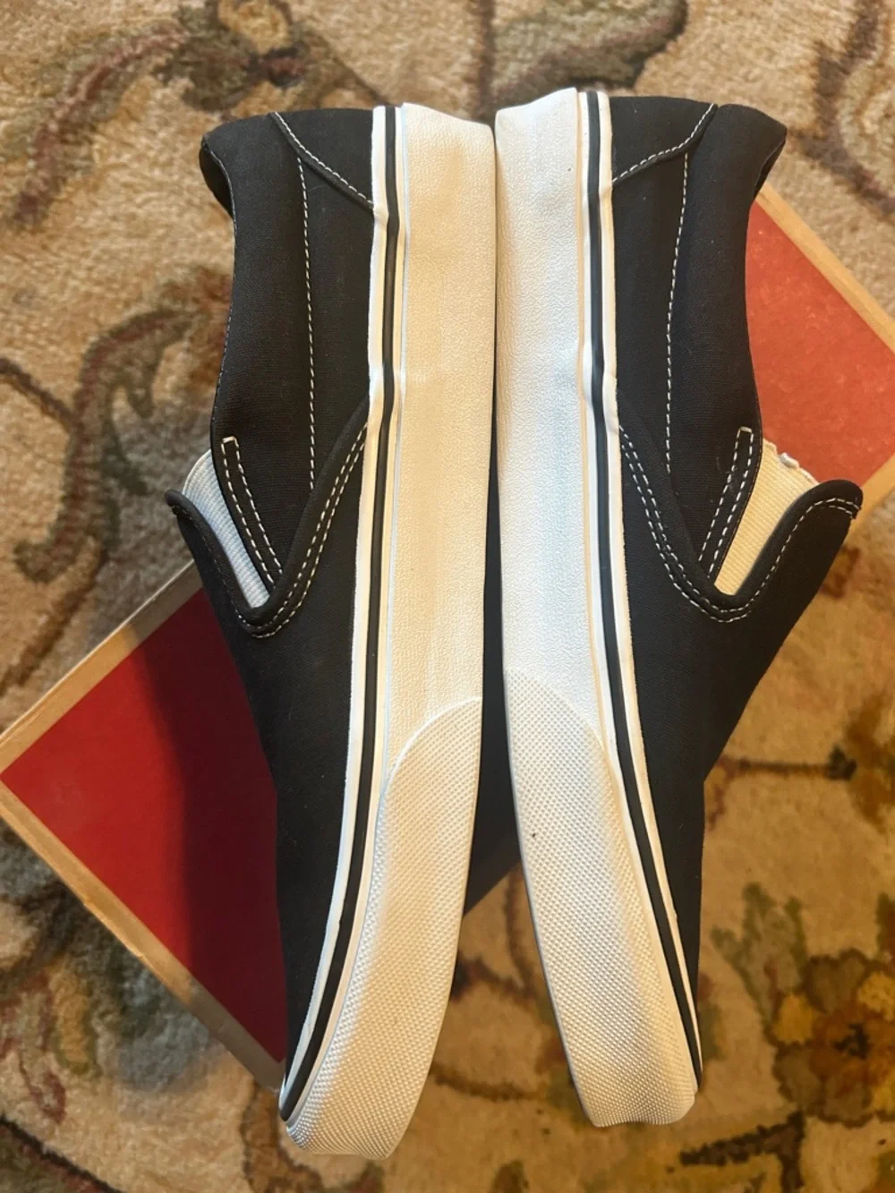 Like new in box. Vans Black & White Classic Slip-On Canvas Mens 9 women 10.5 - Picture 4 of 8